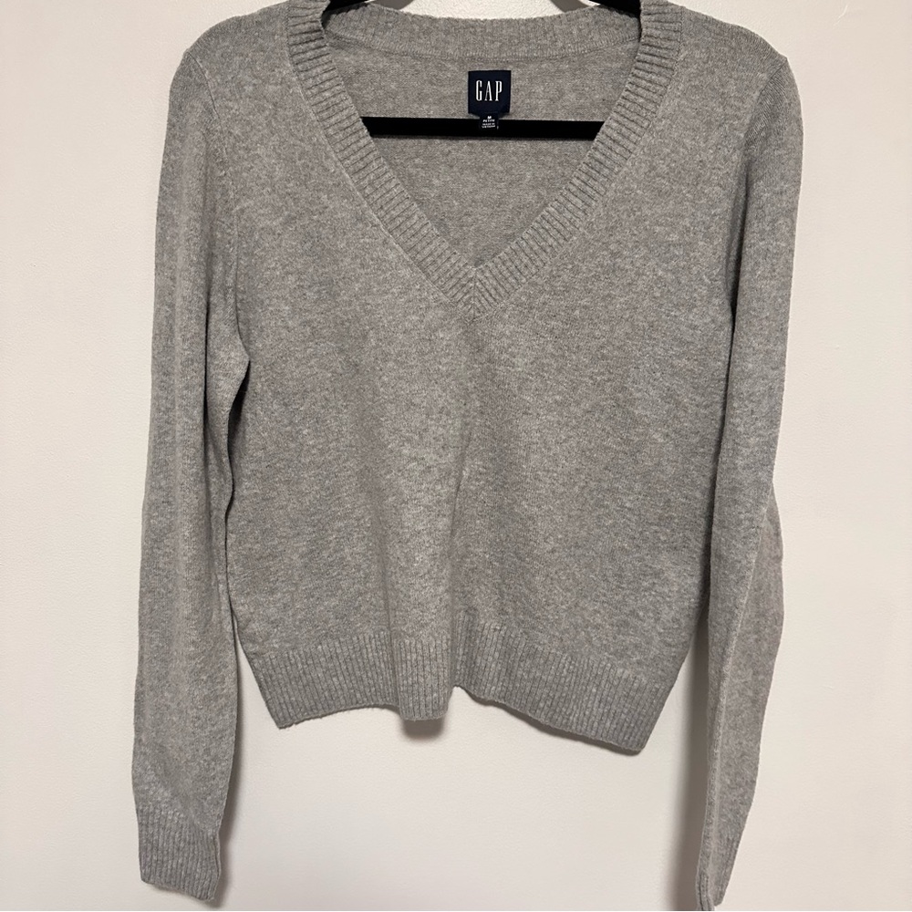 Gap Cashsoft V-Neck Light Gray Sweater
